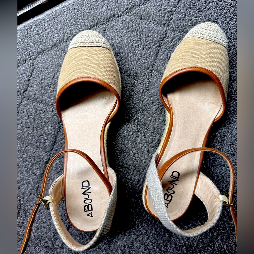 Beautiful beige, leather and crochet pumps with crochet wedge 2inch heels